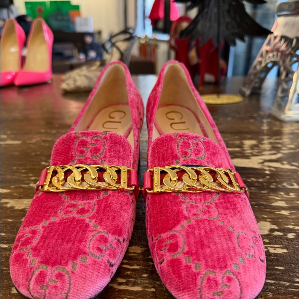 Gucci Pink Velvet GG Monogram Mid-Heel Loafers | Chain & Web | Size 37 (US 7) - Picture 2 of 5